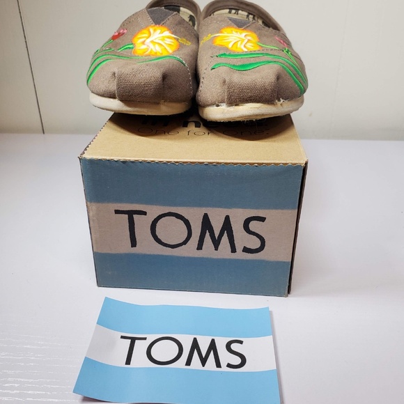 TOMS Haiti Artists Collective Dure’s Pink Flower Women’s size 8.5 (US) - Picture 2 of 8